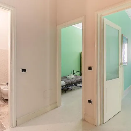 Spacious Three Bedroom Apartment On The Arno-3
