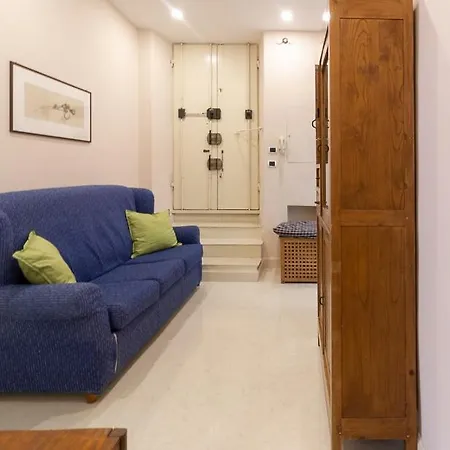 Spacious Three Bedroom Apartment On The Arno-2